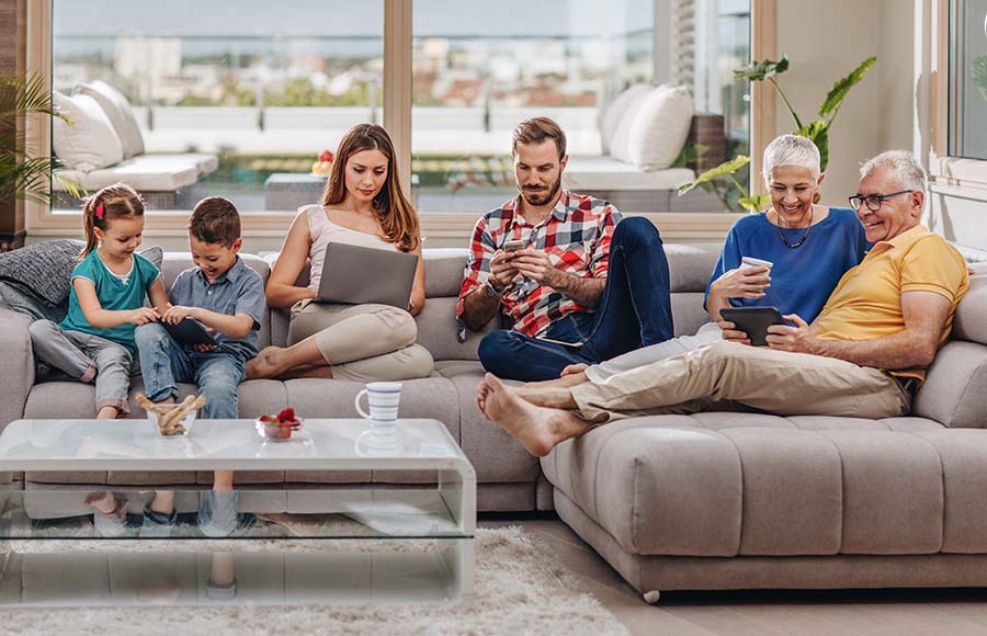 Nucleo familiare con più dispositivi connessi – fibra punto-punto indipendente nella rete Massagno4net a Massagno